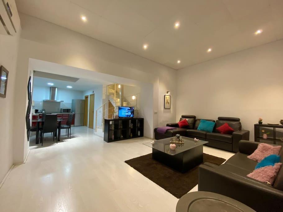 Luxury Complete Building In The Heart Of Siviglia Esterno foto