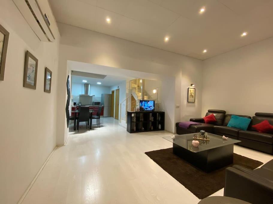 Luxury Complete Building In The Heart Of Siviglia Esterno foto